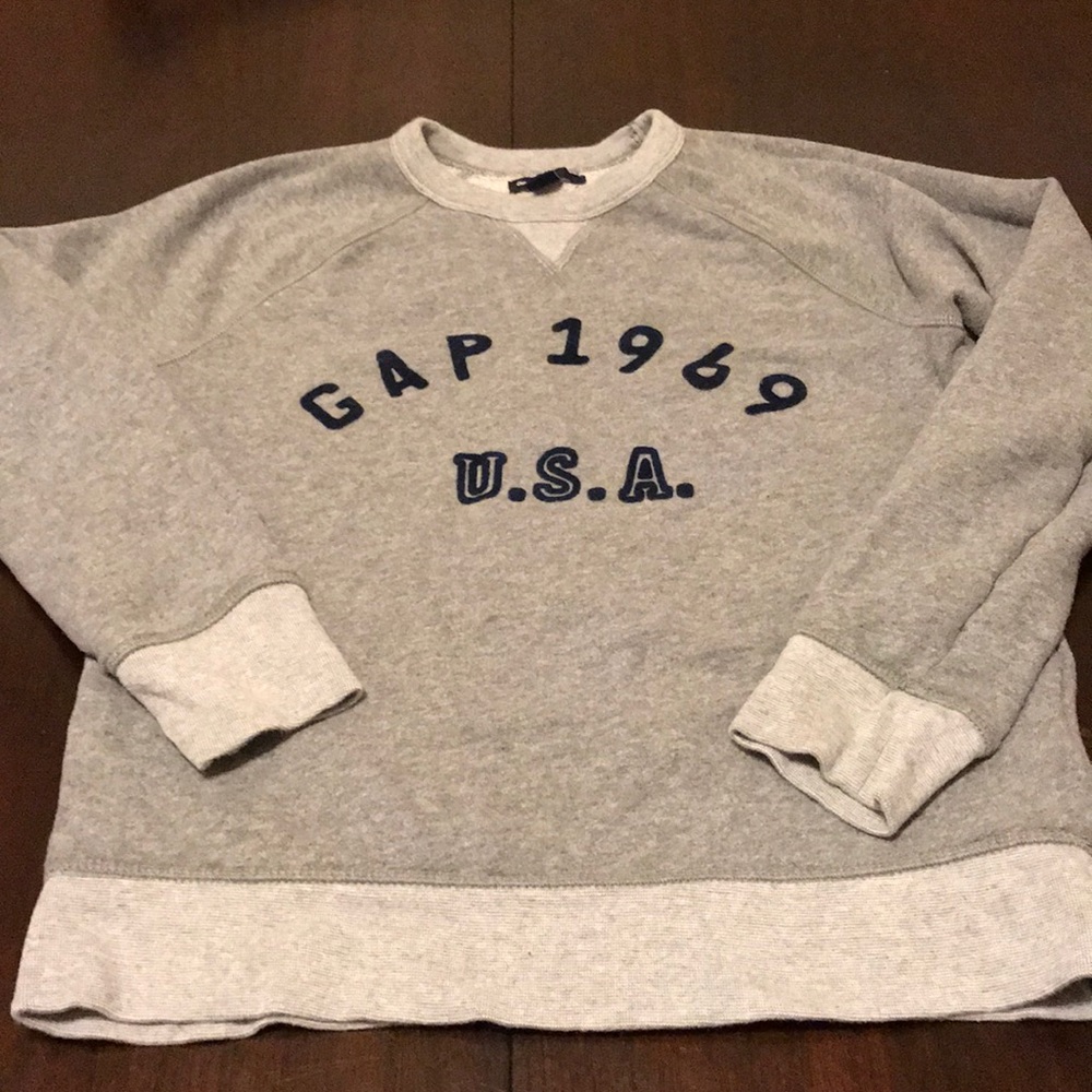 Grey pullover Gap sweat shirt